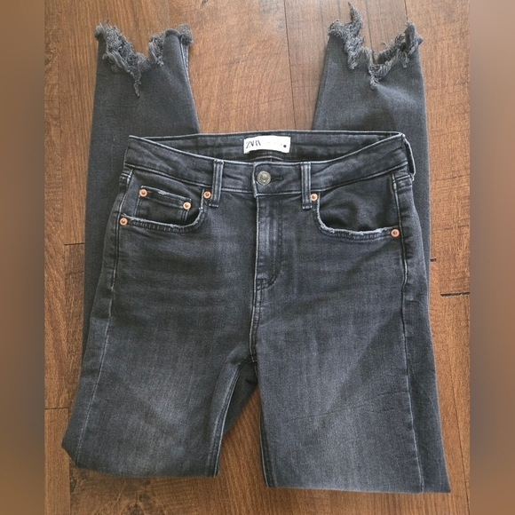 Zara Black Skinny Jeans with  Distressed Frayed Hem - Picture 2 of 8